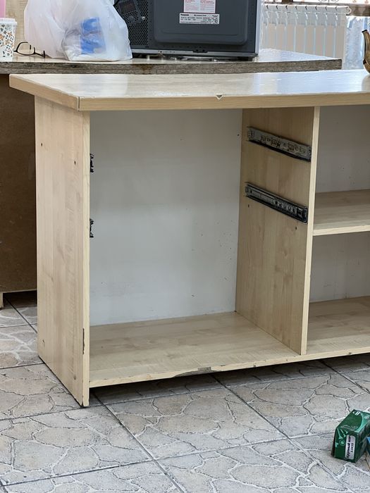 Стол-шкаф с тумбами