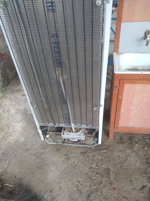 Холодильник не рабочий на запчасти