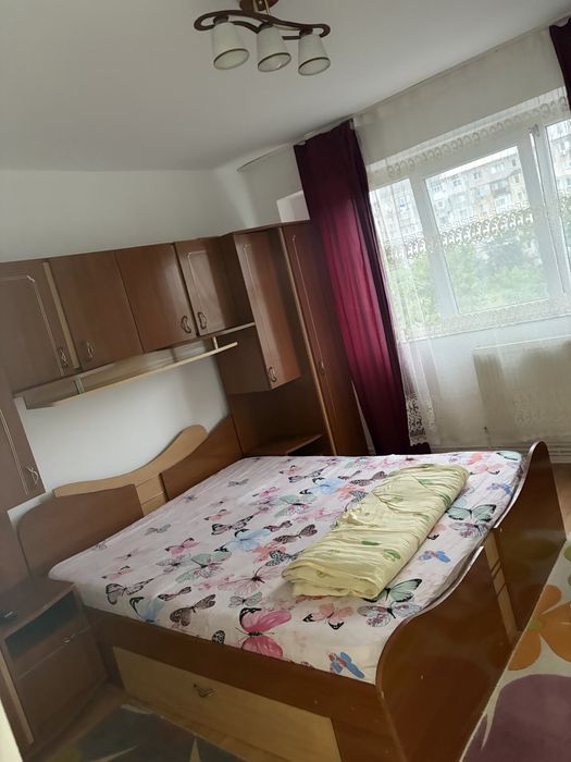 Inchiriez apartament cu 3 camere