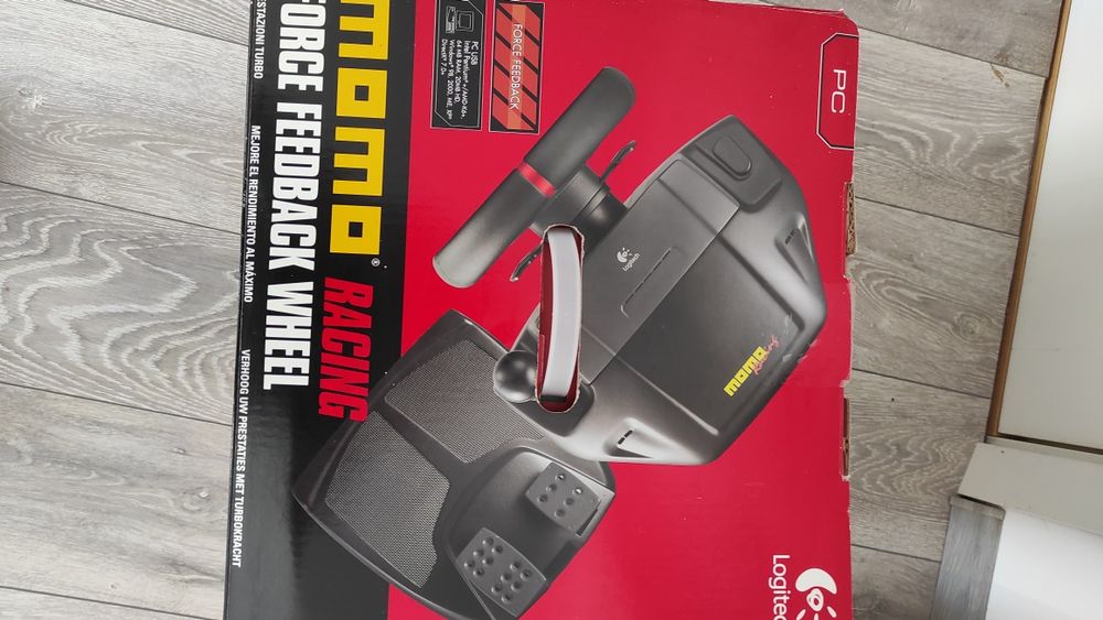 Кормило Logitech Momo Racing Force Feedback Wheel