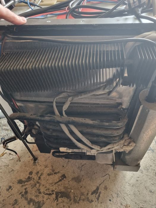 Frigider și congelator 220v,12v și gaz