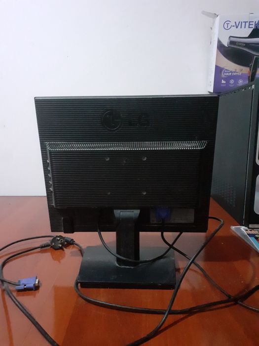 Компиютор монитор шунурки