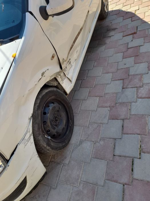 Vand dacia logan avariat!