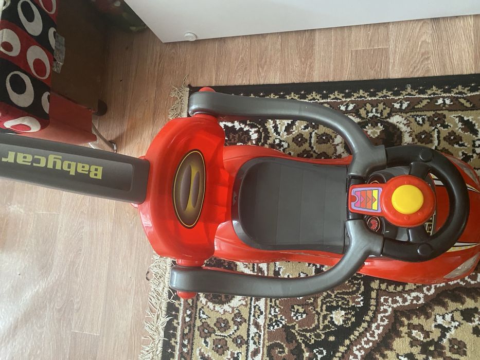 Машинку детскую продам