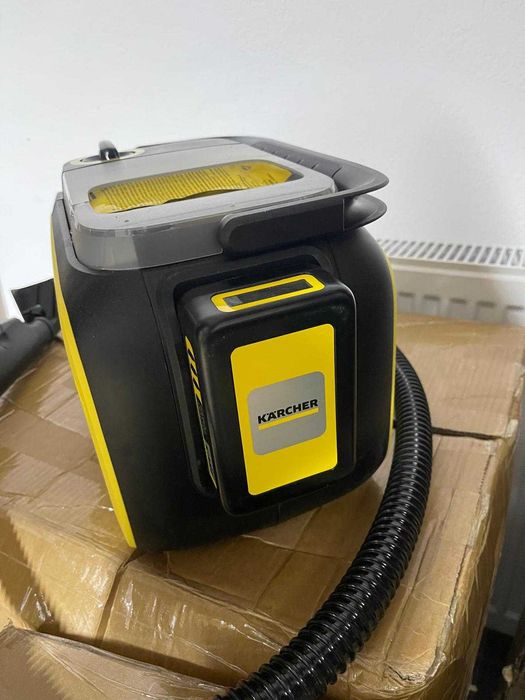 Aspirator fără fir KÄRCHER SE 3-18 Compact (cu furtun de pulverizare integrat, lățime de lucru de 75 mm )