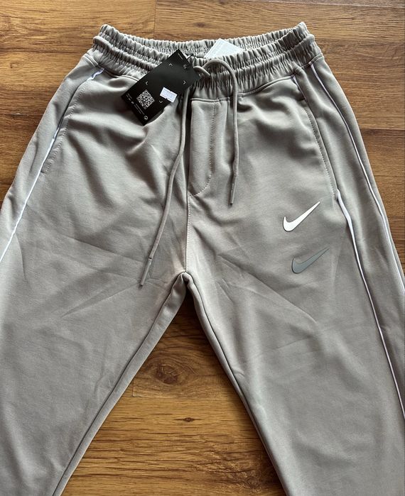 Мъжко,памучно,сиво долнище Nike с гумирано лого
