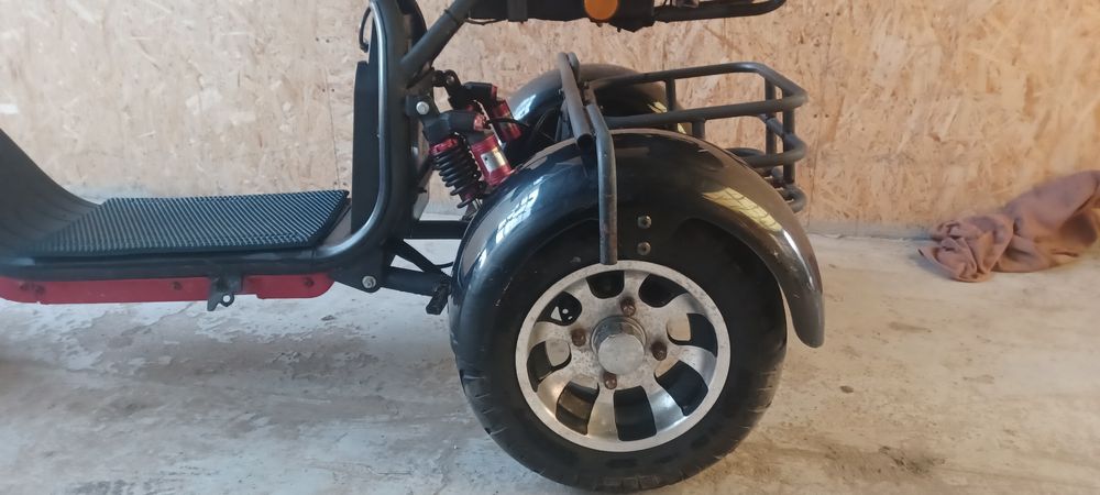 Электроскутер White Siberia.