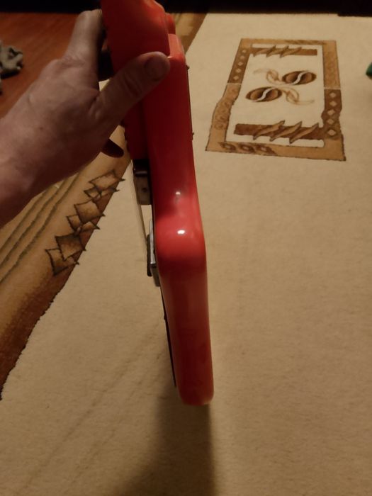 Продам  электро гитару