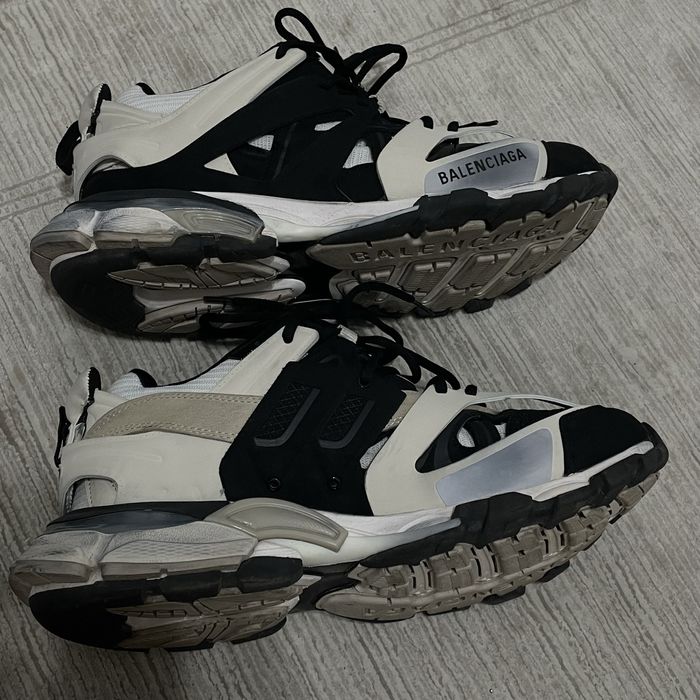 Balenciaga track 1