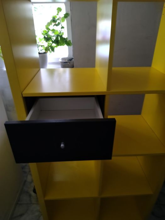 Biblioteca galbena cu doua sertare mici 147/76