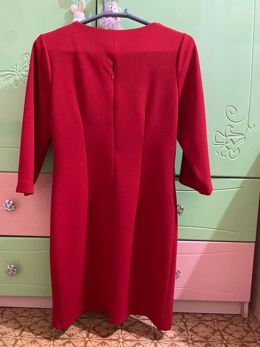 Продам нарядные платья.