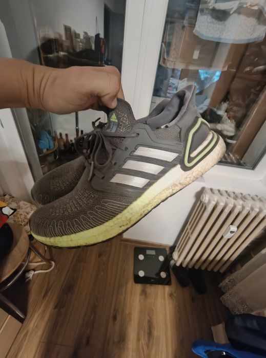 vând adidași Nr 43