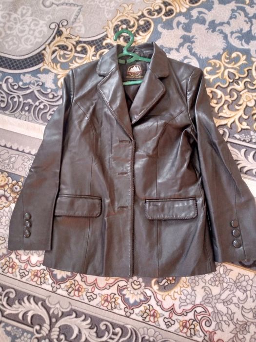 Koja kurtka va koja kastyum xolati yaxshi ozgina kiyilgan.