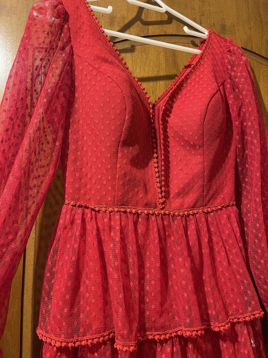 Къса червена рокля