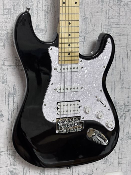 Продаю электрогитару stratocaster новую
