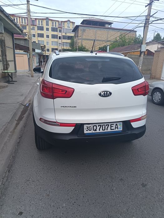 Машина в очень хорошем состоянии по местам есть краски