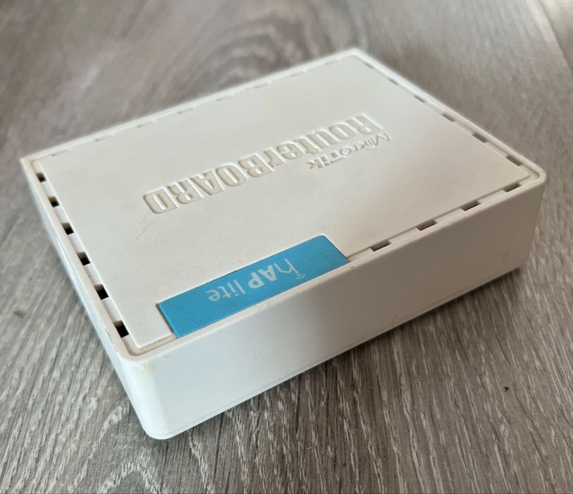 Wi-Fi роутер MIKROTIK hAP lite, N300