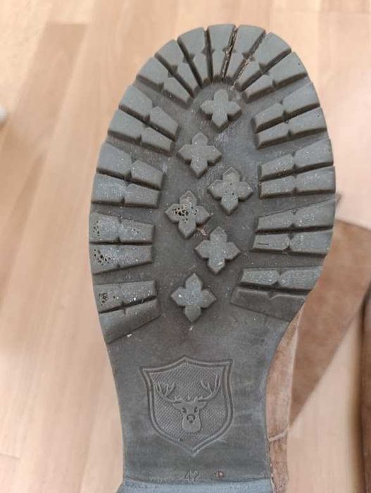 Нови високи ботуши 41-42номер за пухкаво краче