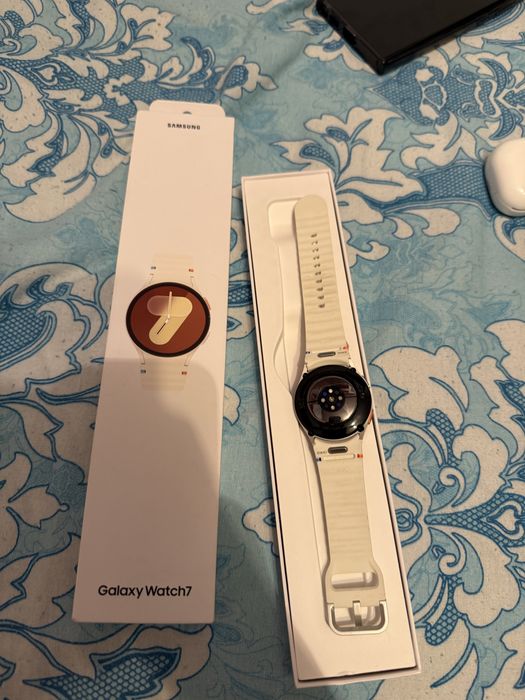 Samsung Galaxy Watch 7 (40mm) - CA NOU / Purtat de câteva ori