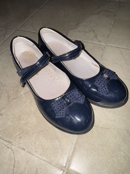 Туфли и кроссовки для девочек