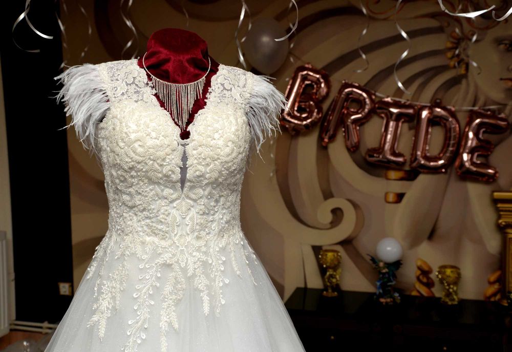 Rochie de mireasa+trena detasabila