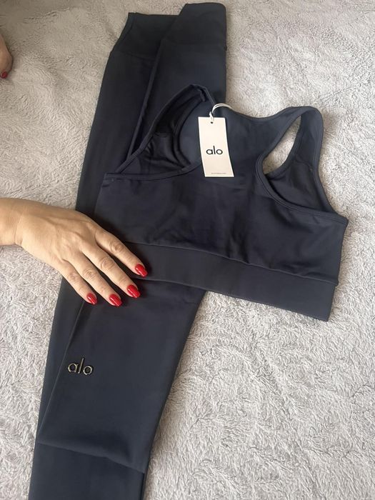 Спортен екип Alo yoga