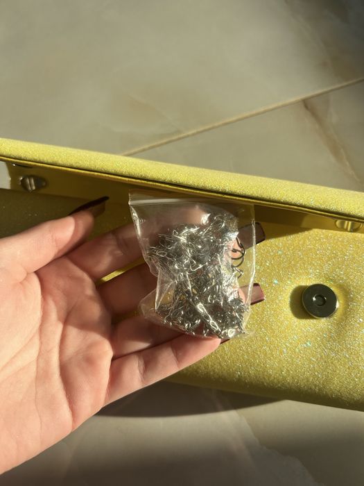 Продавам тези чанти