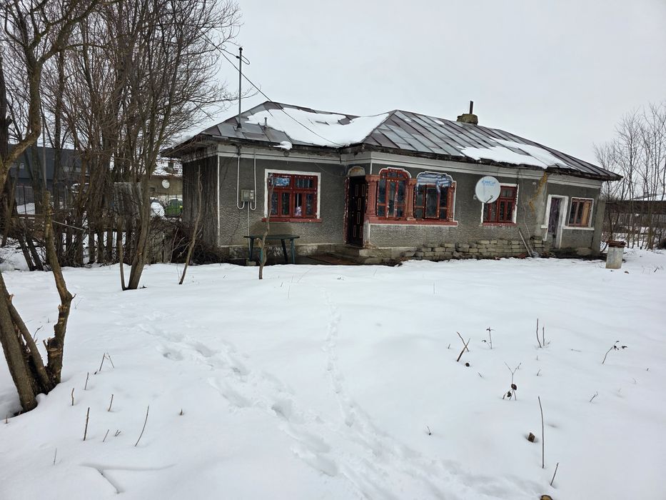 Casă bâtrânească 74 mp și curte 1080 mp intravilan  com Braniștea Titu
