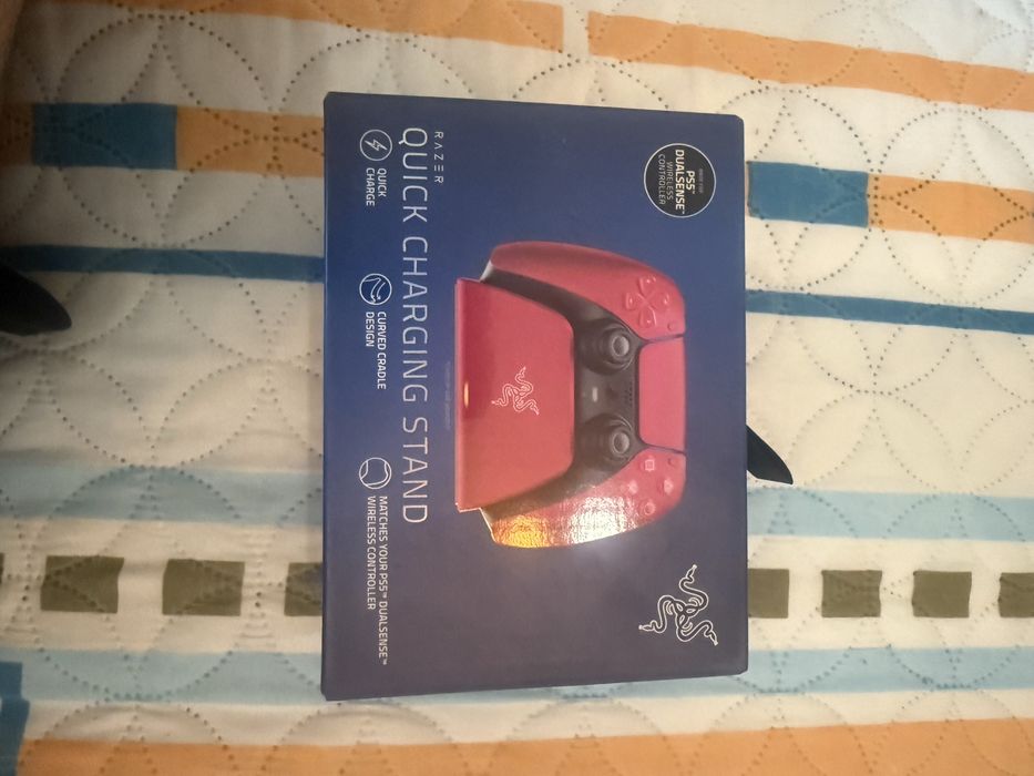 Безжично зарядно устройство Razer - за PlayStation 5, Red