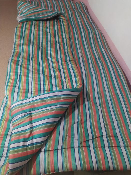 Продам матрас тонкий б/у