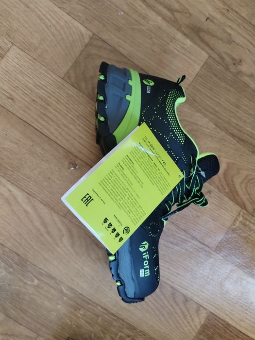 Рабочие кроссовки