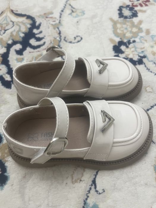 Продам детские туфли для девочек. 28 размер.