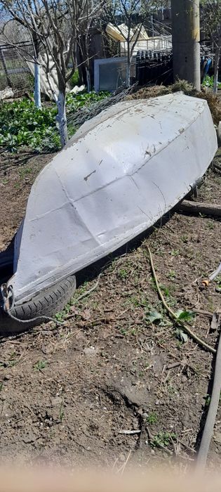 Vând  barcă  din tablă