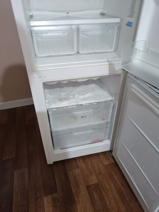 Срочно продам холодильник Индезит