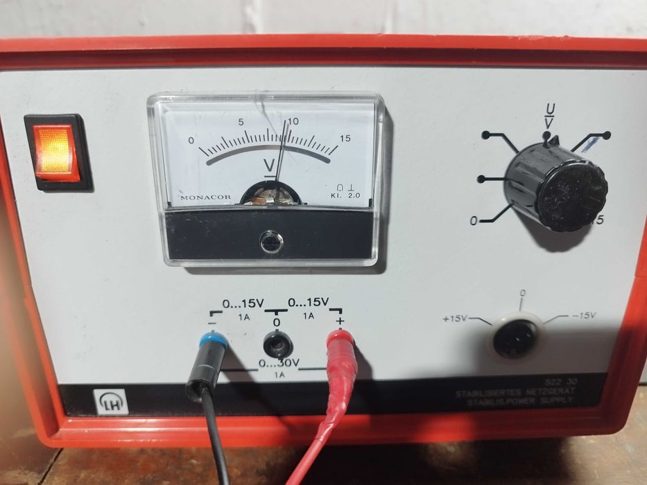 Sursa laborator tensiune diferentiala reglabila 1-30 V / 1A