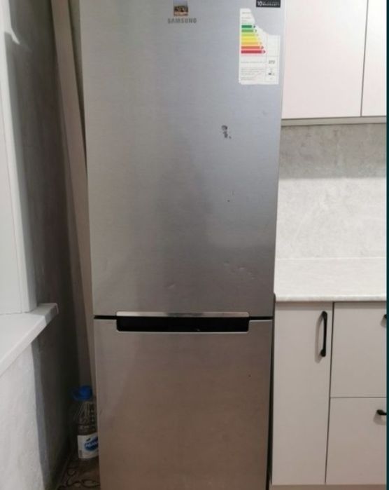 Отдам холодильник бесплатно !