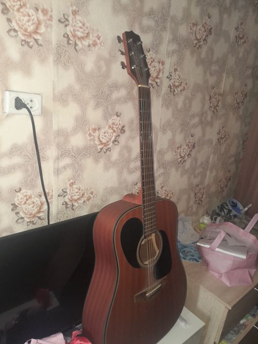 Продам гитару Caramine не дорого