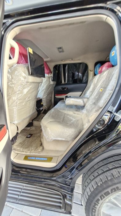 Toyofa Land Cruiser 300 VXGR 2024 yil японка  7 места фул пазитсия