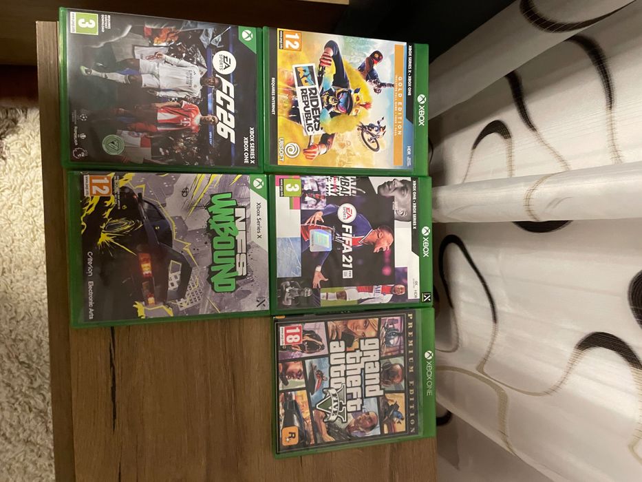 Xbox series x în stare impecabilă