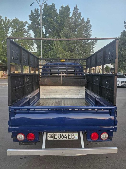 KIA BONGO Sotiladi