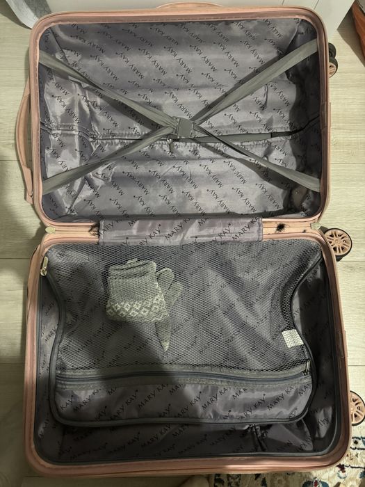 Чемодан дороожный розовый