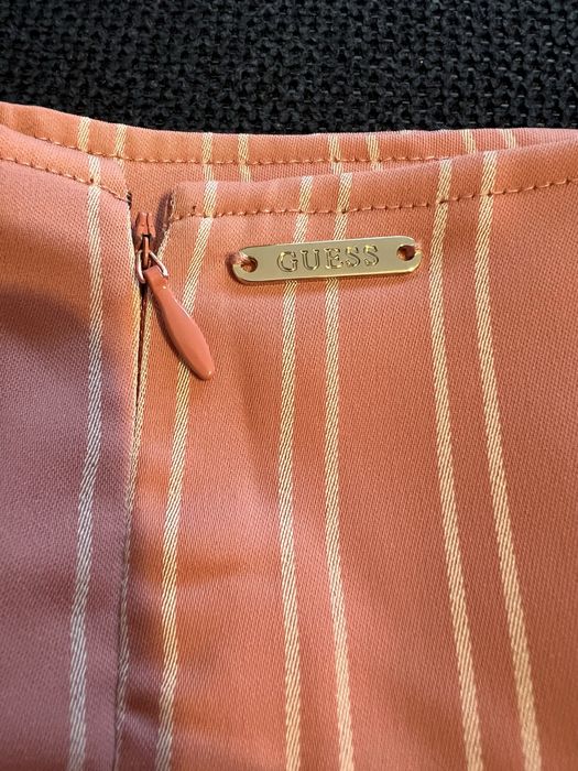 Pantaloni scurti Guess marime 25