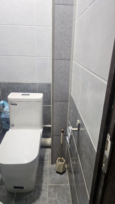 Ангрен шахар 3/3-дахасида 5 хонали квартира ижарага берилади