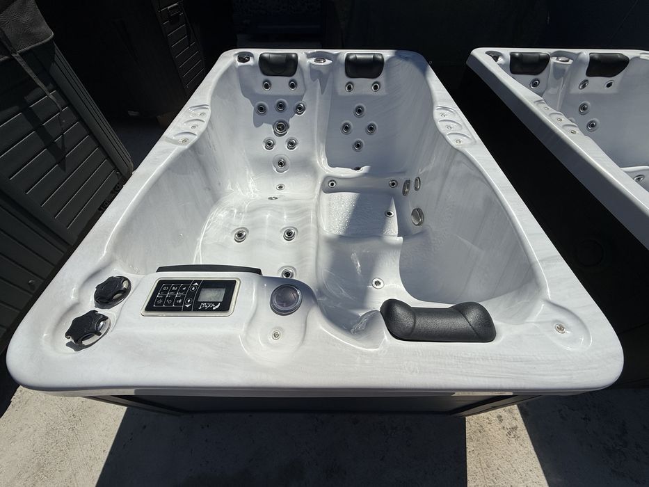 Jacuzzi electric Whirlpool Spa 2022 piscină ciubăr 3 persoane pat fotolii