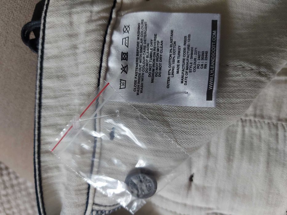 Нови елегантни панталони LYLE & SCOTT ном. 30