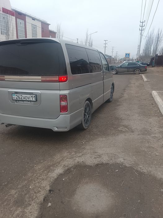 Ниссан Элегранд.