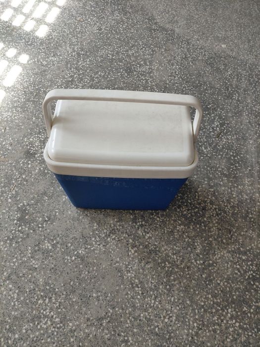 Продавам хладилна чанта