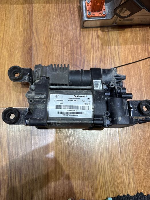 Компресор за въздушно окачване на порше макан