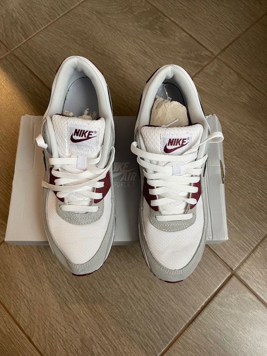 Чисто нови обувки Nike Air Max 90