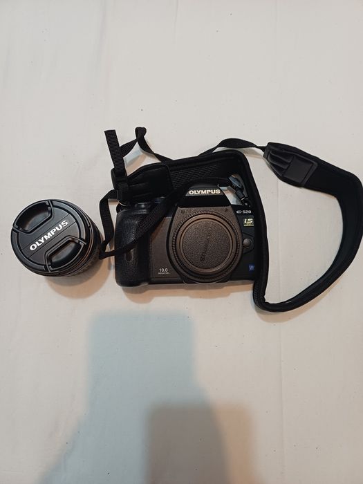 Vând Olympus E‑520 DSLR +Obiectiv kit 14‑42 mm inclus